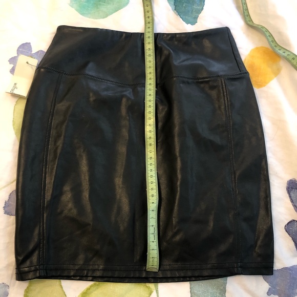 Wilfred Free Gisele Vegan Leather Skirt - Picture 4 of 4